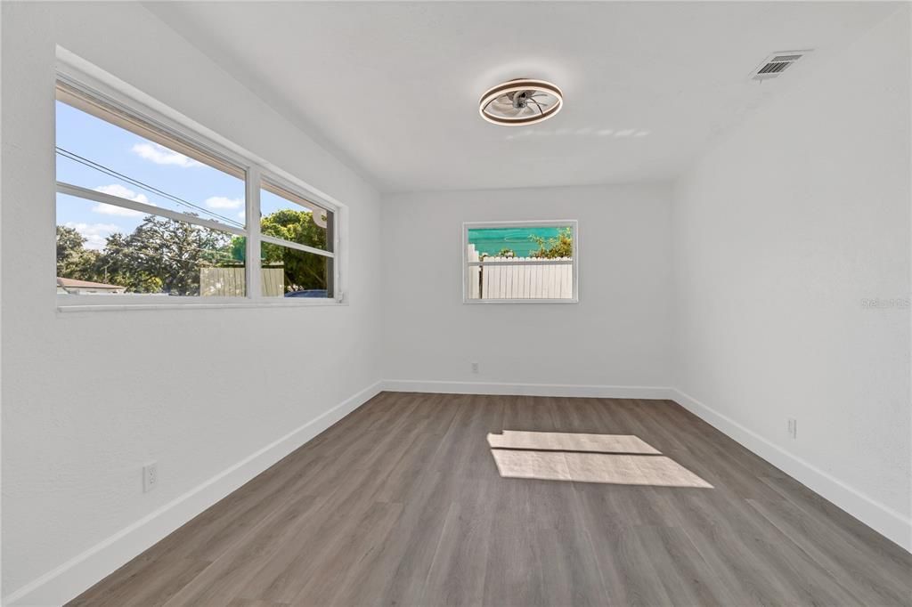 En Venta: $479,000 (4 camas, 2 baños, 1545 Pies cuadrados)