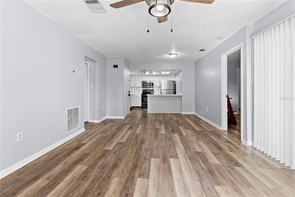 For Sale: $150,000 (2 beds, 2 baths, 943 Square Feet)