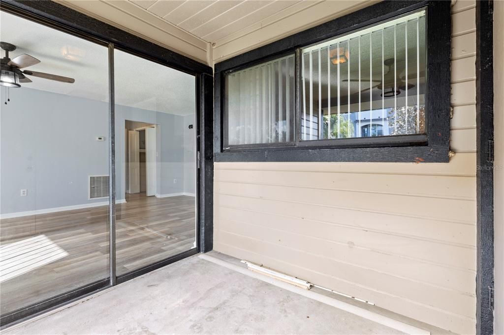 For Sale: $150,000 (2 beds, 2 baths, 943 Square Feet)