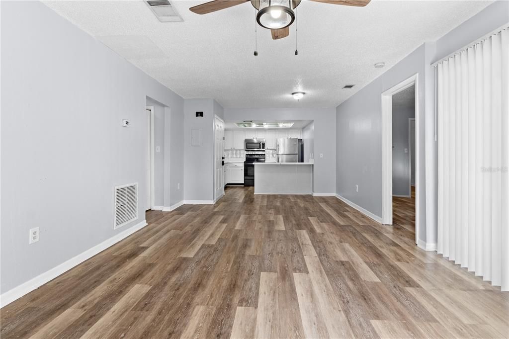 For Sale: $150,000 (2 beds, 2 baths, 943 Square Feet)