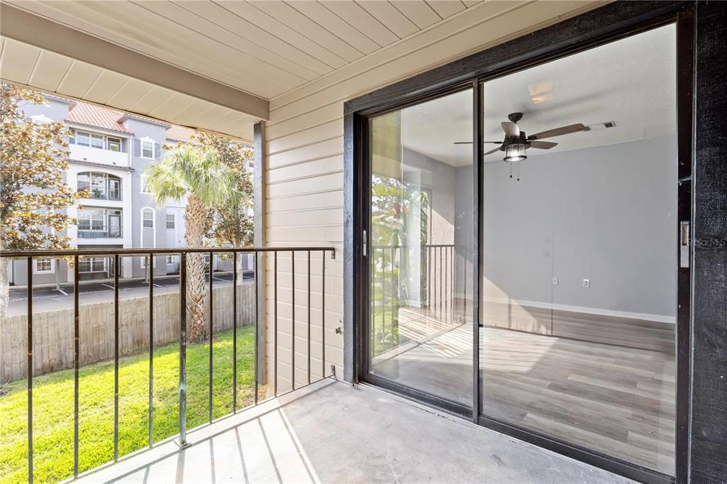 For Sale: $150,000 (2 beds, 2 baths, 943 Square Feet)