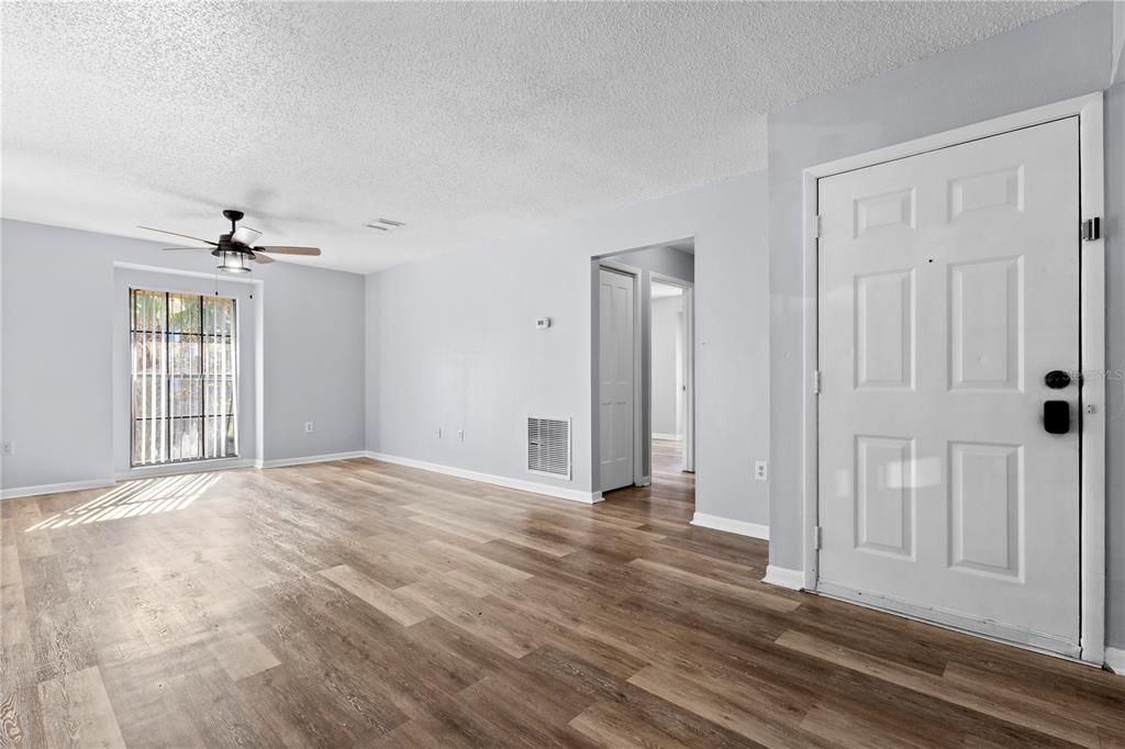 For Sale: $150,000 (2 beds, 2 baths, 943 Square Feet)