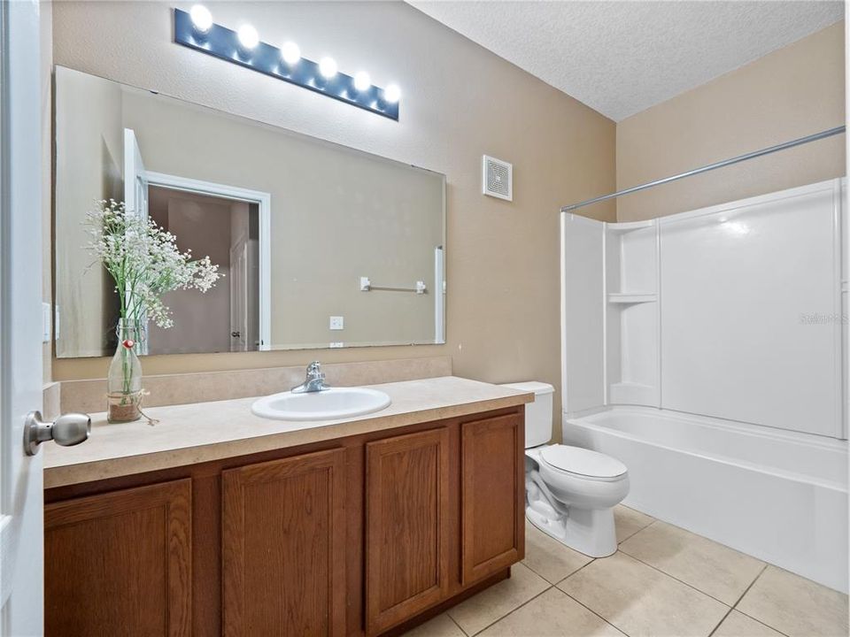 For Sale: $230,000 (3 beds, 2 baths, 1588 Square Feet)