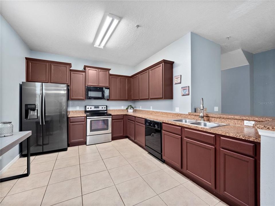 For Sale: $230,000 (3 beds, 2 baths, 1588 Square Feet)