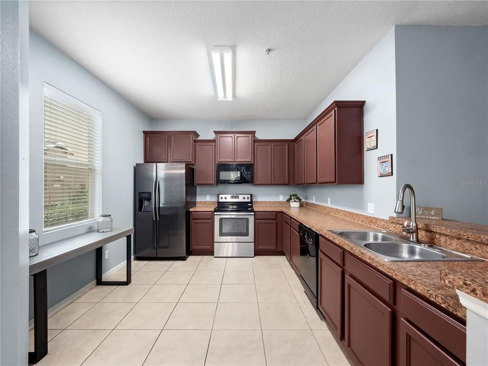 For Sale: $230,000 (3 beds, 2 baths, 1588 Square Feet)