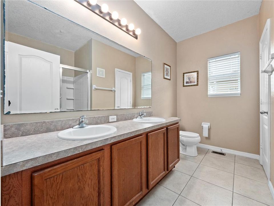 For Sale: $230,000 (3 beds, 2 baths, 1588 Square Feet)