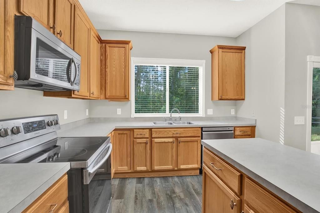 En Venta: $298,900 (2 camas, 2 baños, 1548 Pies cuadrados)