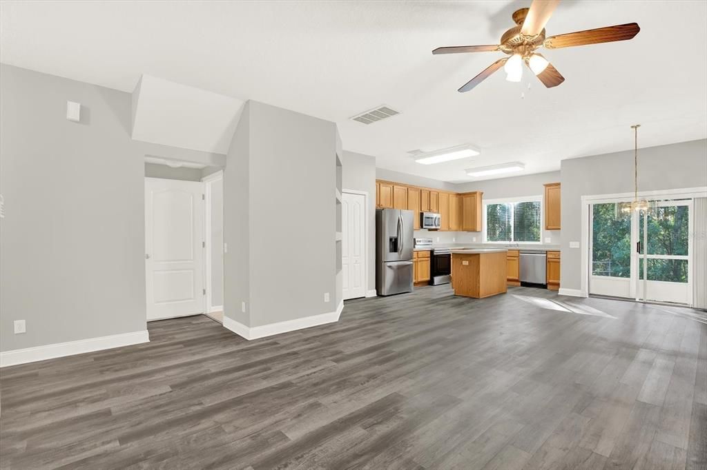 En Venta: $298,900 (2 camas, 2 baños, 1548 Pies cuadrados)