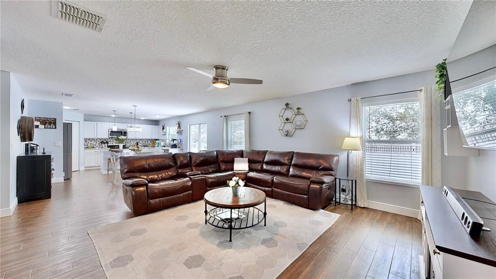 На продажу: $499,900 (3 спален, 2 ванн, 1878 Квадратных фут)