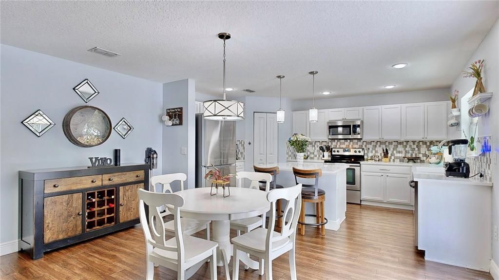 На продажу: $499,900 (3 спален, 2 ванн, 1878 Квадратных фут)