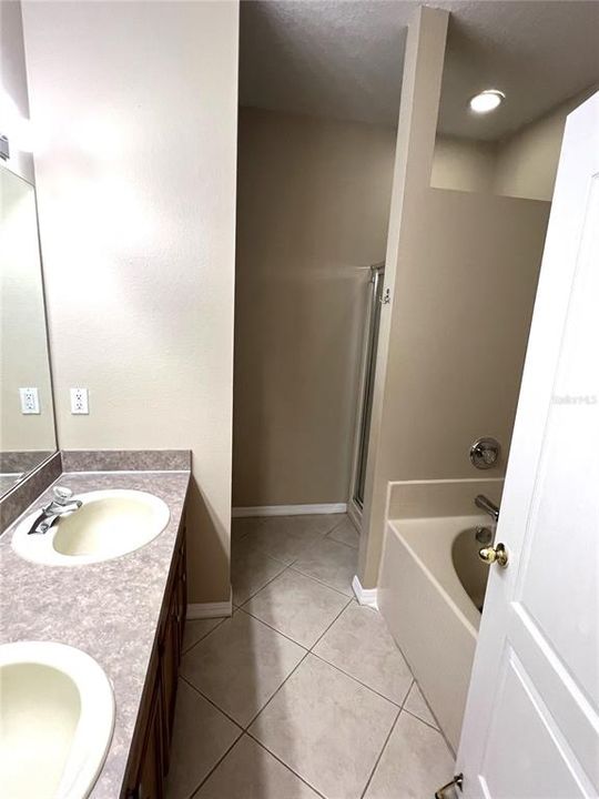 For Rent: $2,575 (4 beds, 2 baths, 1960 Square Feet)