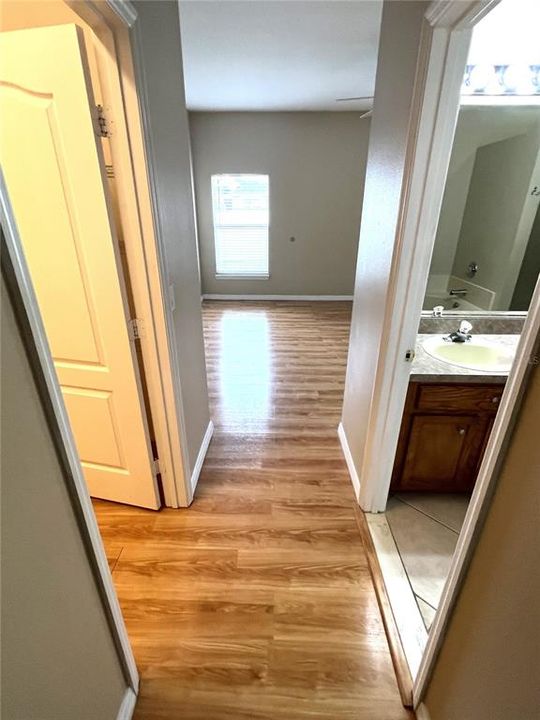 For Rent: $2,575 (4 beds, 2 baths, 1960 Square Feet)