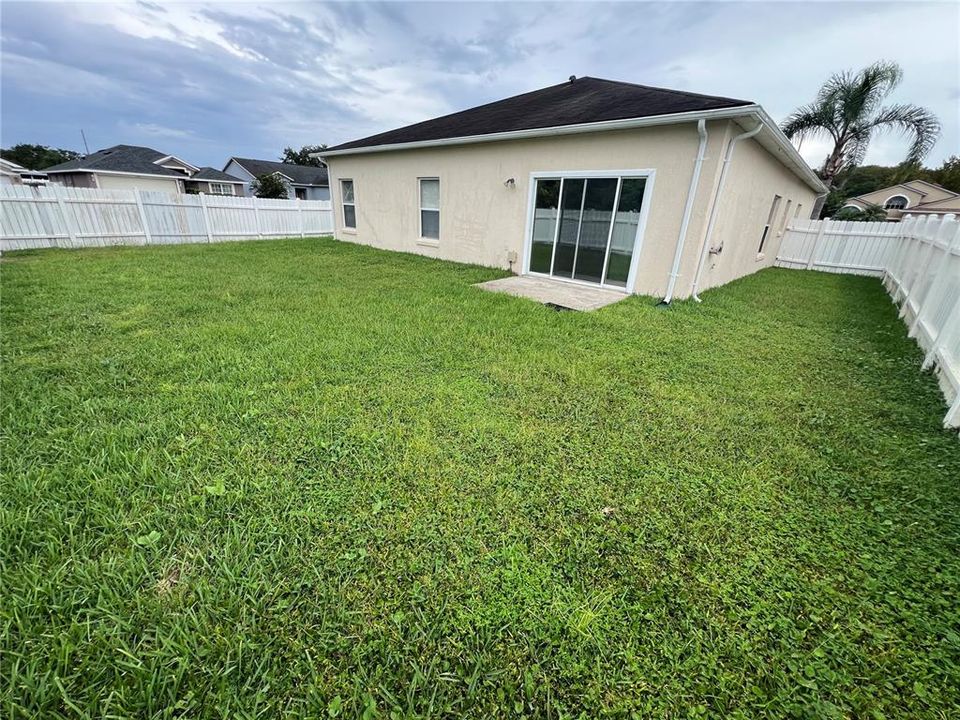 For Rent: $2,575 (4 beds, 2 baths, 1960 Square Feet)