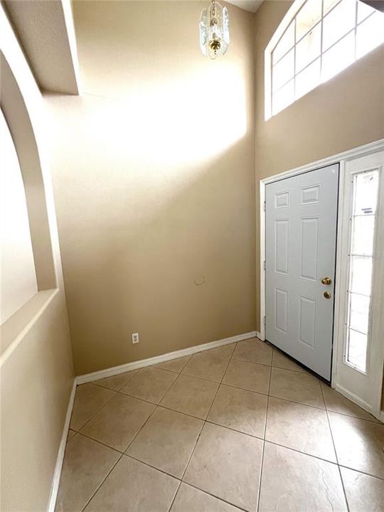 For Rent: $2,575 (4 beds, 2 baths, 1960 Square Feet)