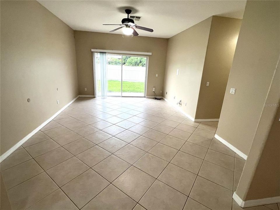 For Rent: $2,575 (4 beds, 2 baths, 1960 Square Feet)