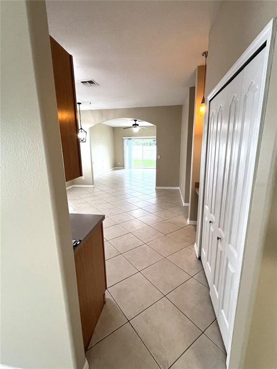 For Rent: $2,575 (4 beds, 2 baths, 1960 Square Feet)