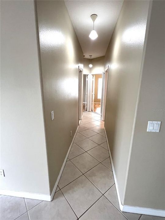 For Rent: $2,575 (4 beds, 2 baths, 1960 Square Feet)