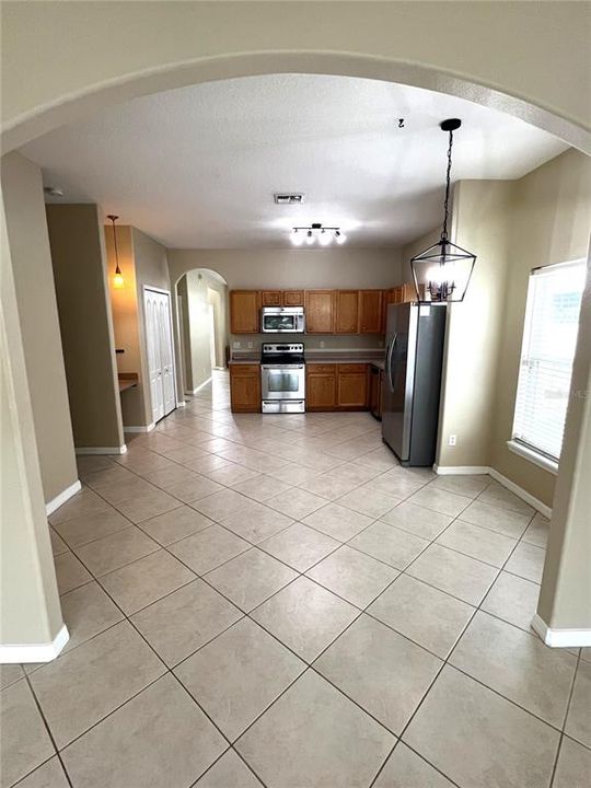 For Rent: $2,575 (4 beds, 2 baths, 1960 Square Feet)