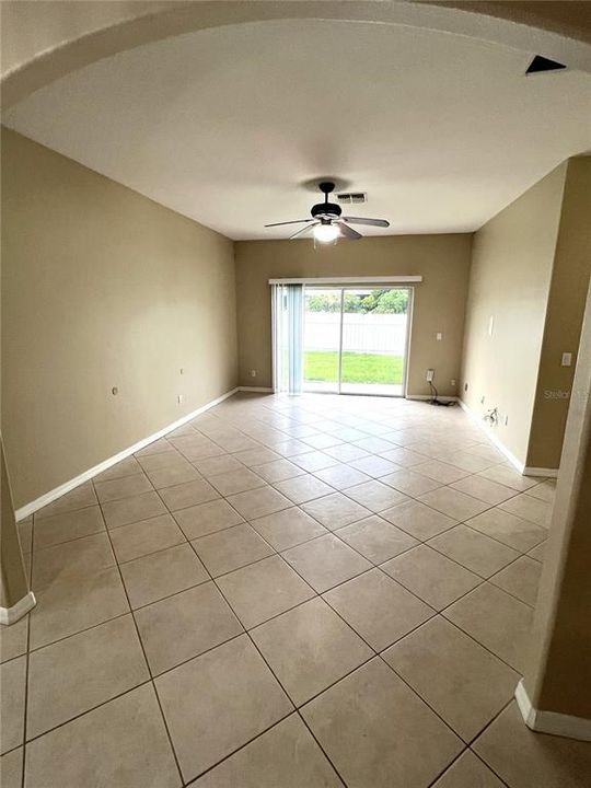 For Rent: $2,575 (4 beds, 2 baths, 1960 Square Feet)