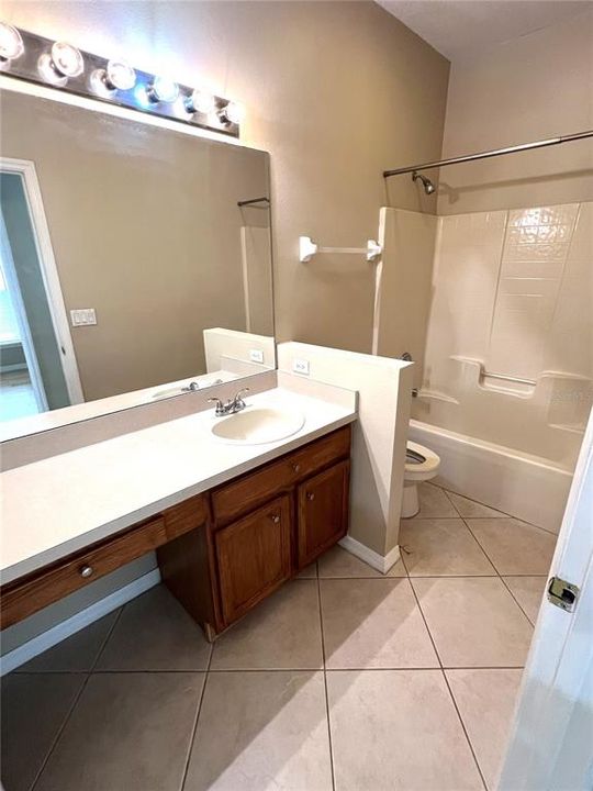 For Rent: $2,575 (4 beds, 2 baths, 1960 Square Feet)