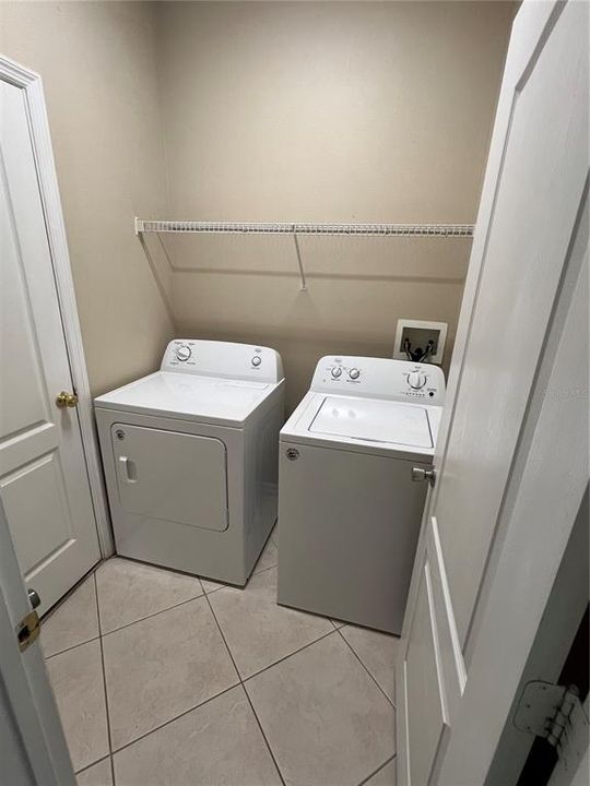 For Rent: $2,575 (4 beds, 2 baths, 1960 Square Feet)