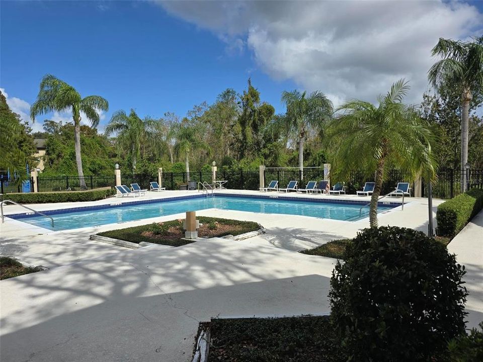 待售: $135,000 (1 贝兹, 1 浴室, 747 平方英尺)