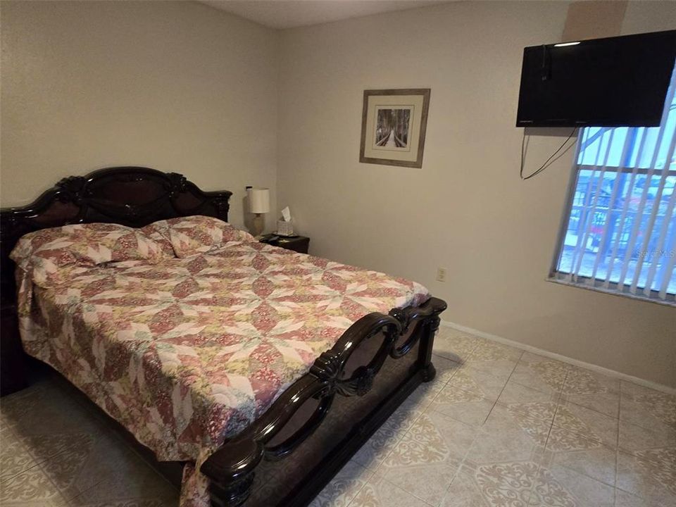 待售: $135,000 (1 贝兹, 1 浴室, 747 平方英尺)