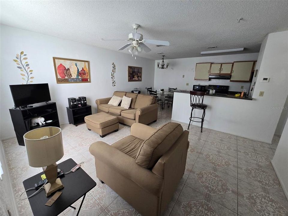 待售: $135,000 (1 贝兹, 1 浴室, 747 平方英尺)