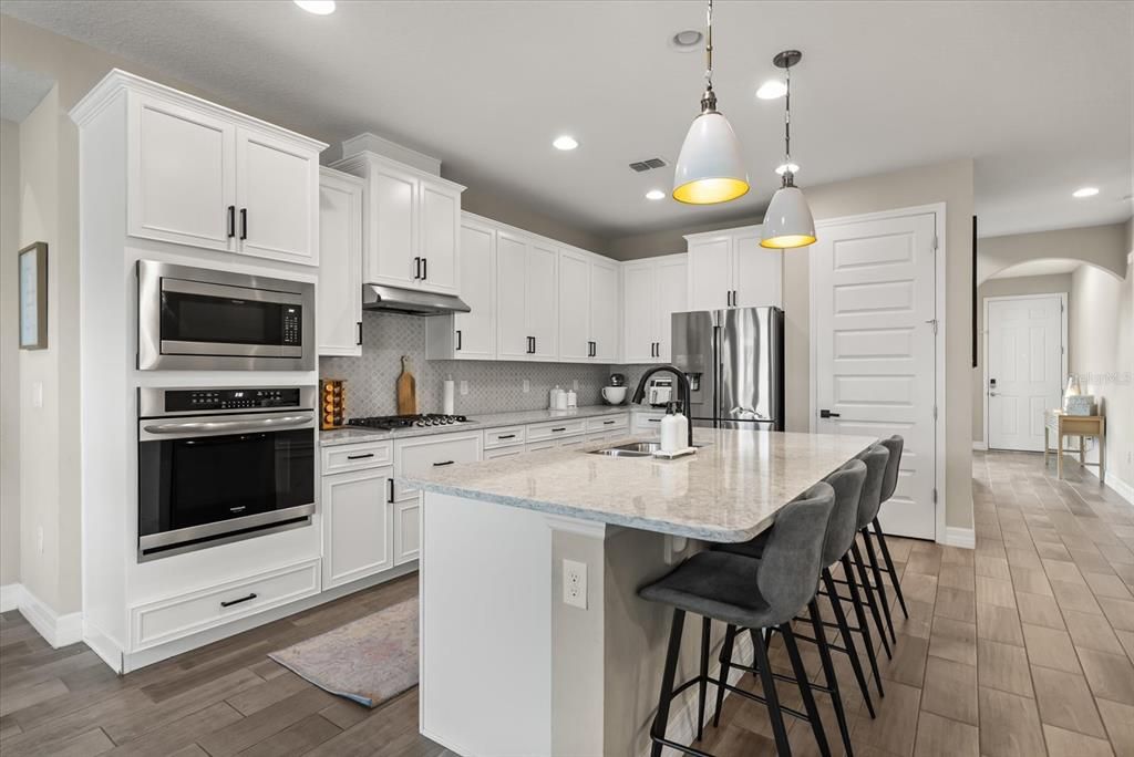 出租: $3,950 (4 贝兹, 3 浴室, 2937 平方英尺)