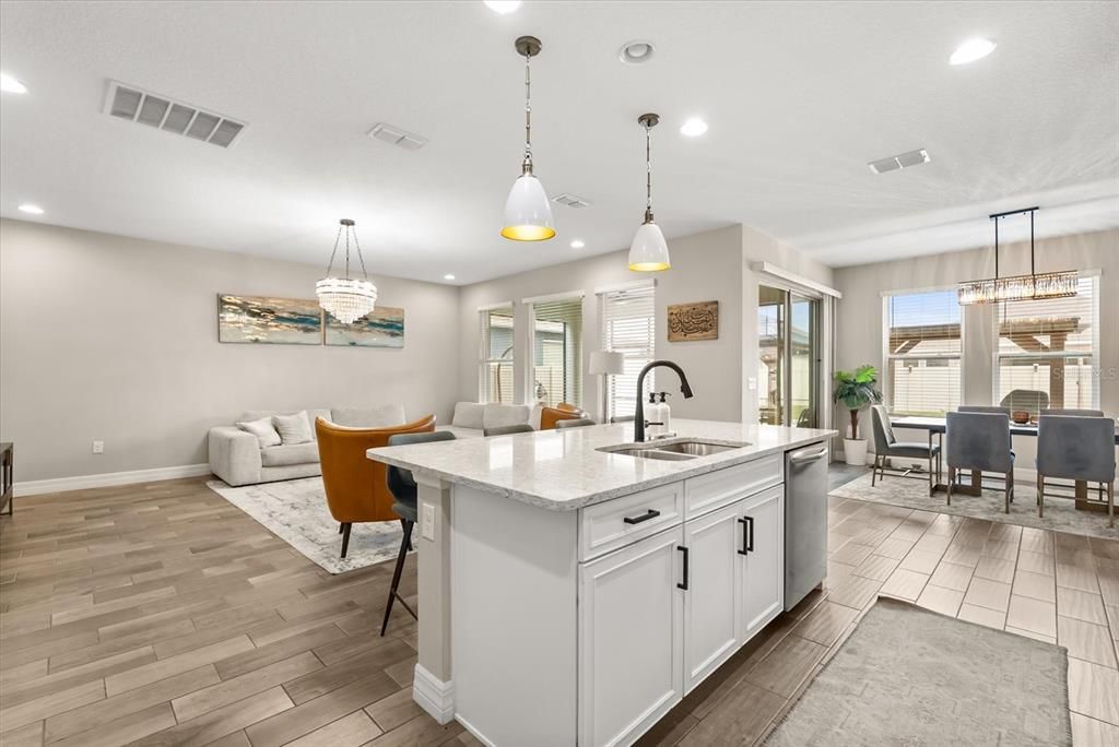 出租: $3,950 (4 贝兹, 3 浴室, 2937 平方英尺)