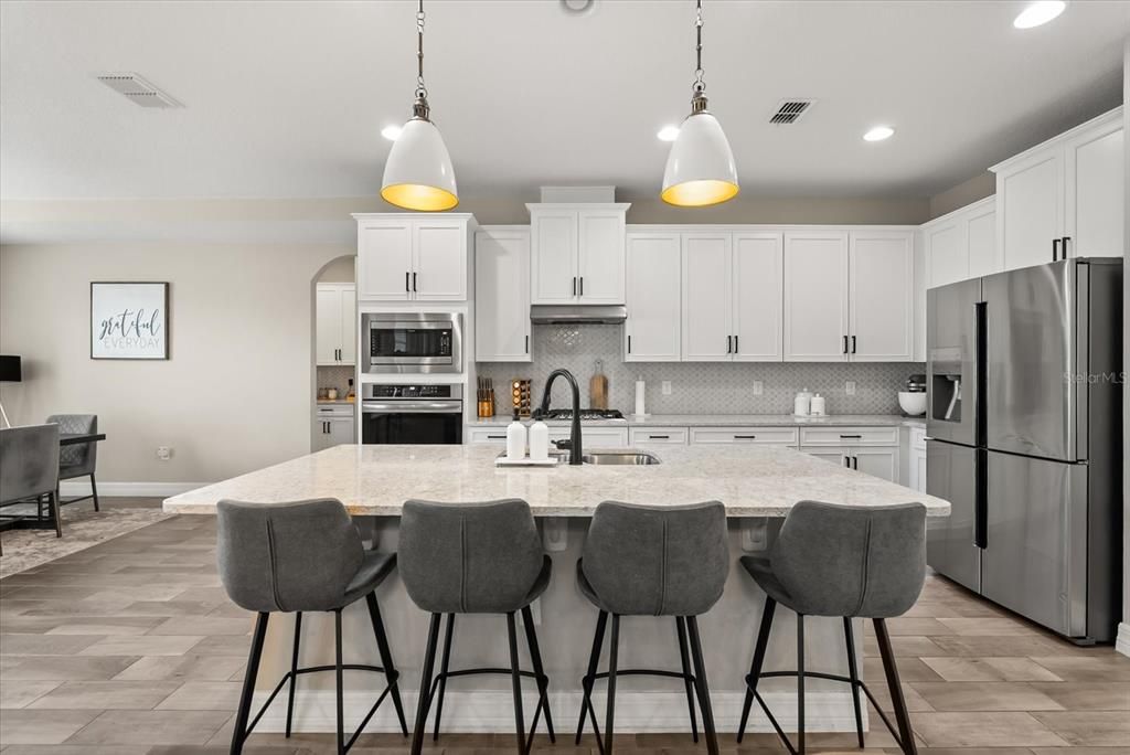 出租: $3,950 (4 贝兹, 3 浴室, 2937 平方英尺)