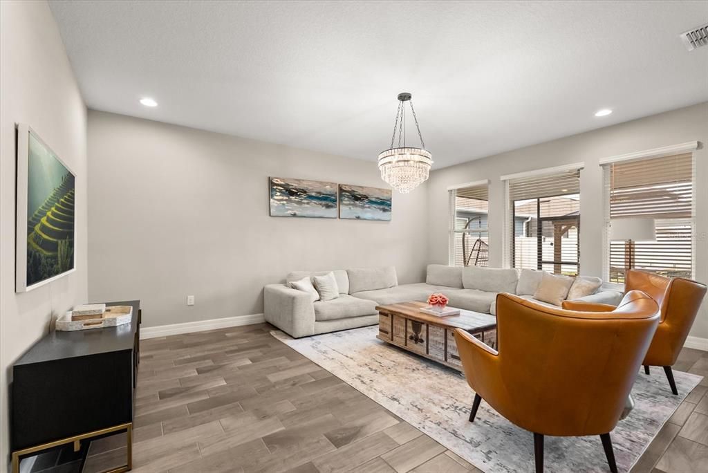 出租: $3,950 (4 贝兹, 3 浴室, 2937 平方英尺)