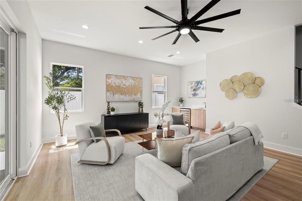 出租: $8,000 (4 贝兹, 3 浴室, 3285 平方英尺)