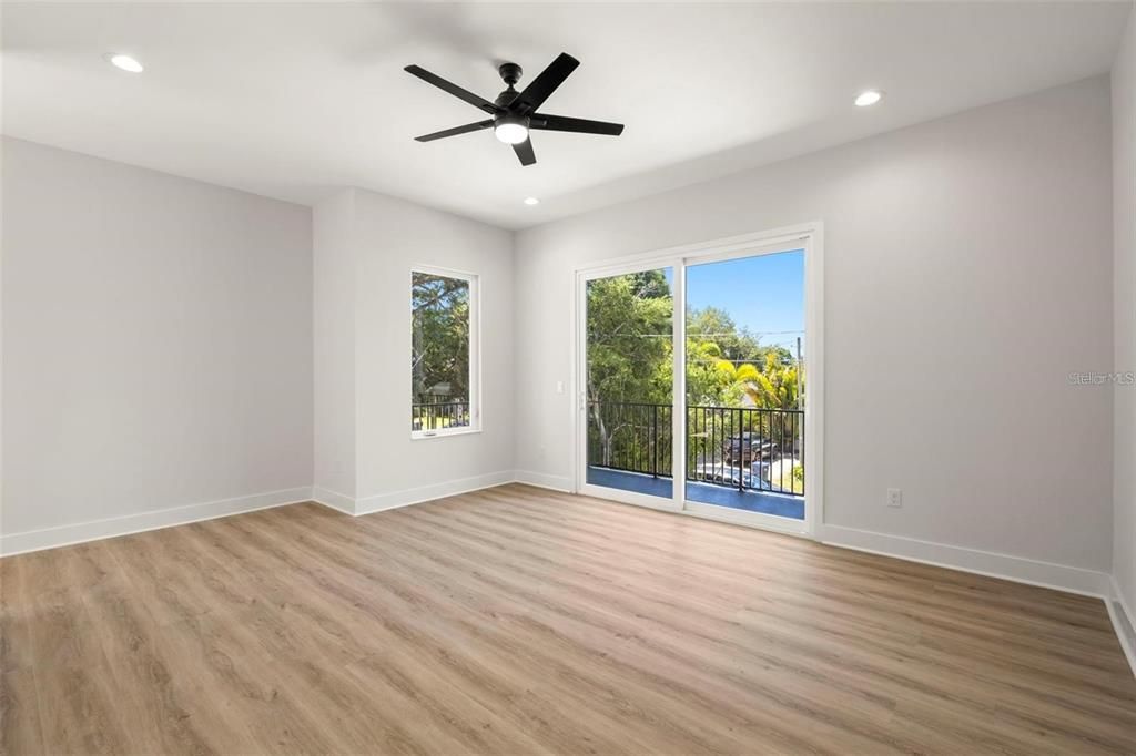 出租: $8,000 (4 贝兹, 3 浴室, 3285 平方英尺)