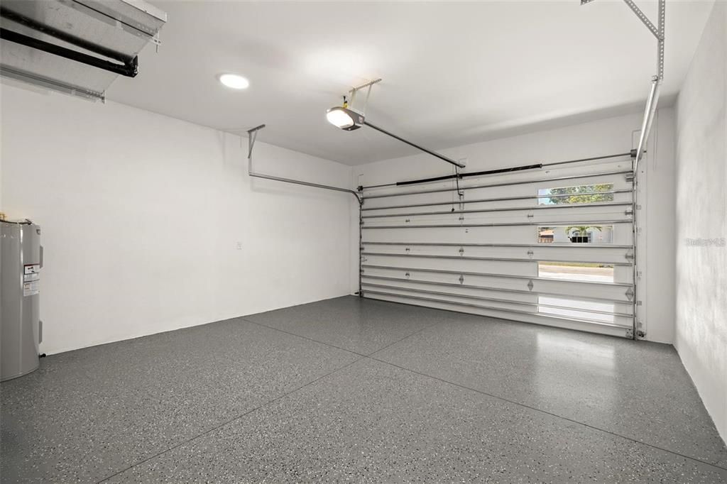 出租: $8,000 (4 贝兹, 3 浴室, 3285 平方英尺)