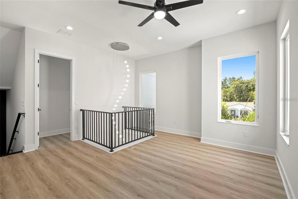 出租: $8,000 (4 贝兹, 3 浴室, 3285 平方英尺)