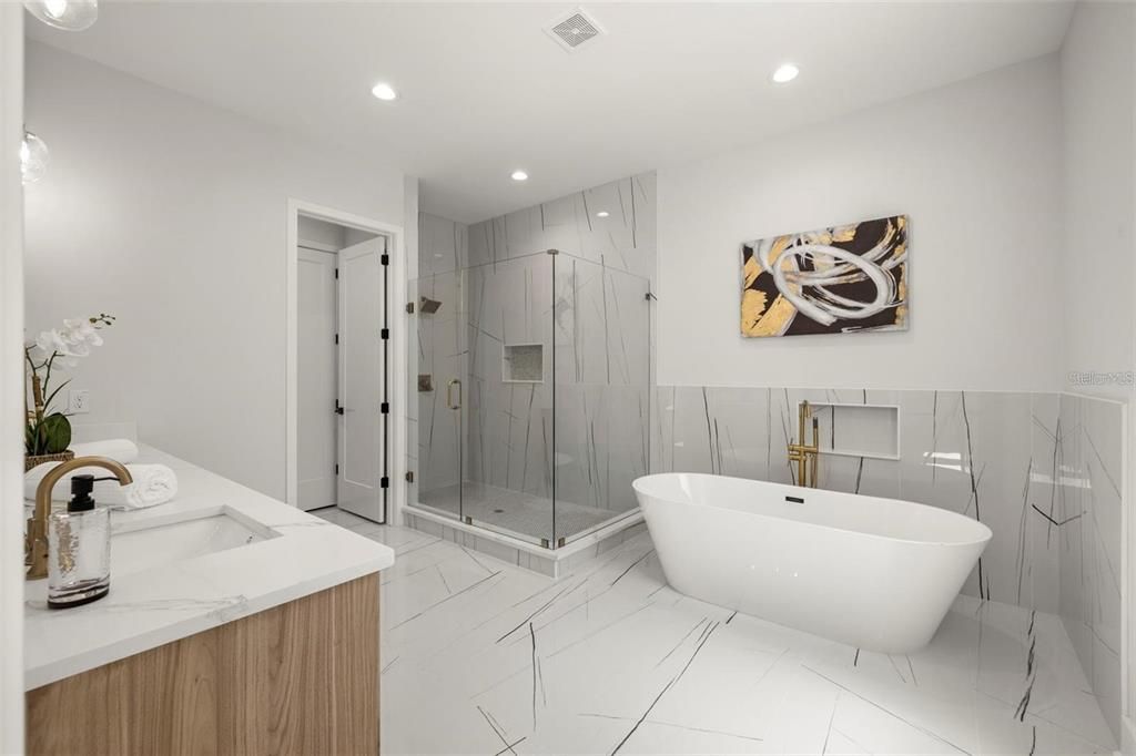 出租: $8,000 (4 贝兹, 3 浴室, 3285 平方英尺)