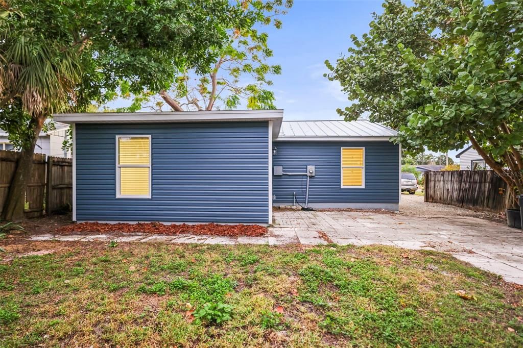 For Sale: $319,000 (3 beds, 1 baths, 804 Square Feet)
