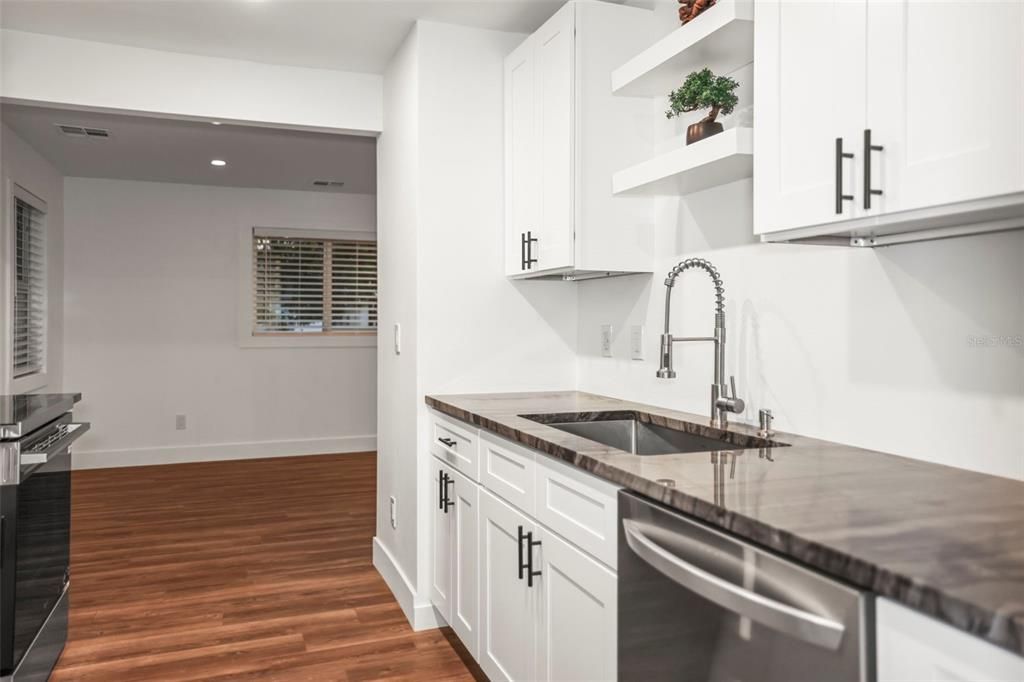 For Sale: $319,000 (3 beds, 1 baths, 804 Square Feet)