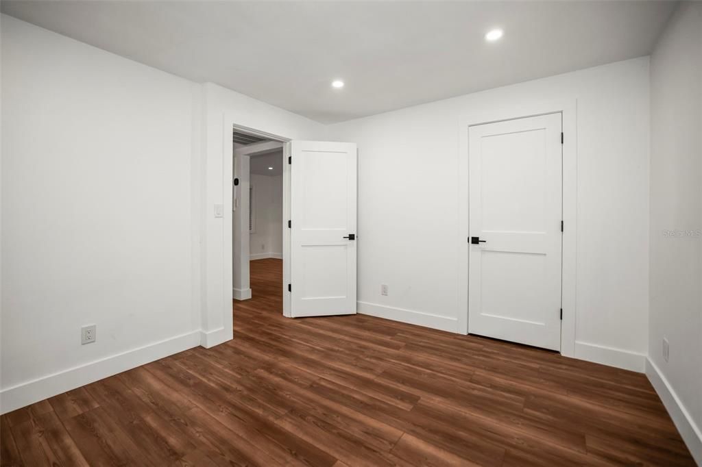 For Sale: $319,000 (3 beds, 1 baths, 804 Square Feet)