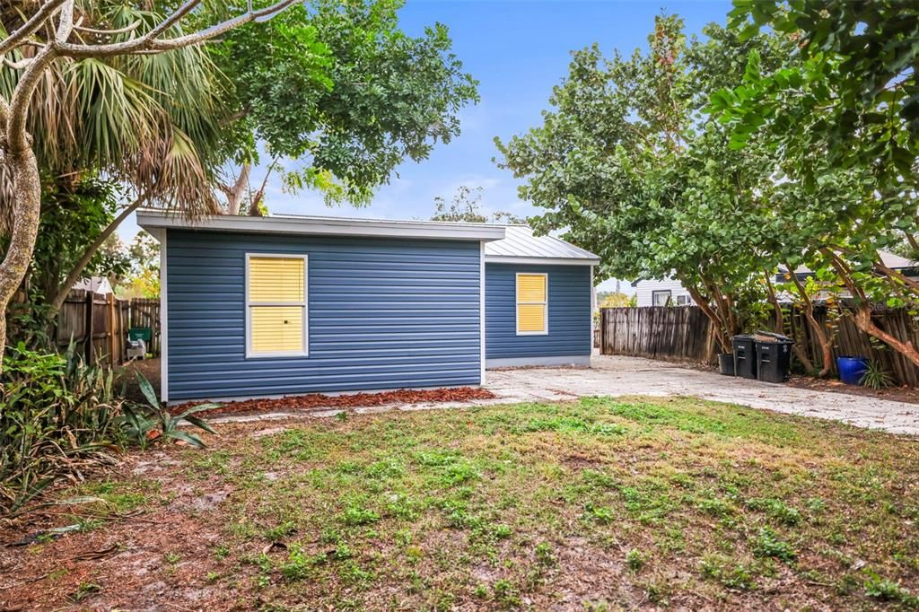 For Sale: $319,000 (3 beds, 1 baths, 804 Square Feet)