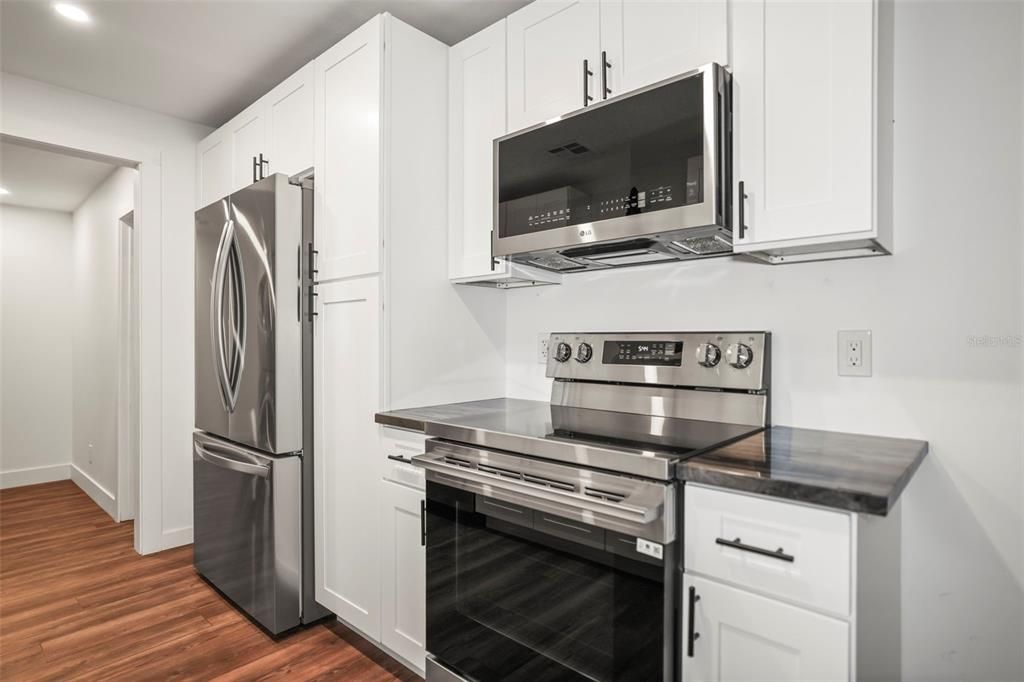 For Sale: $319,000 (3 beds, 1 baths, 804 Square Feet)