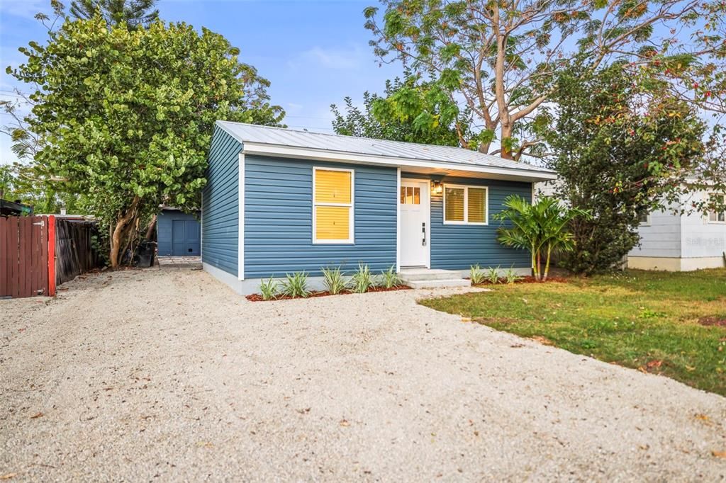 For Sale: $319,000 (3 beds, 1 baths, 804 Square Feet)