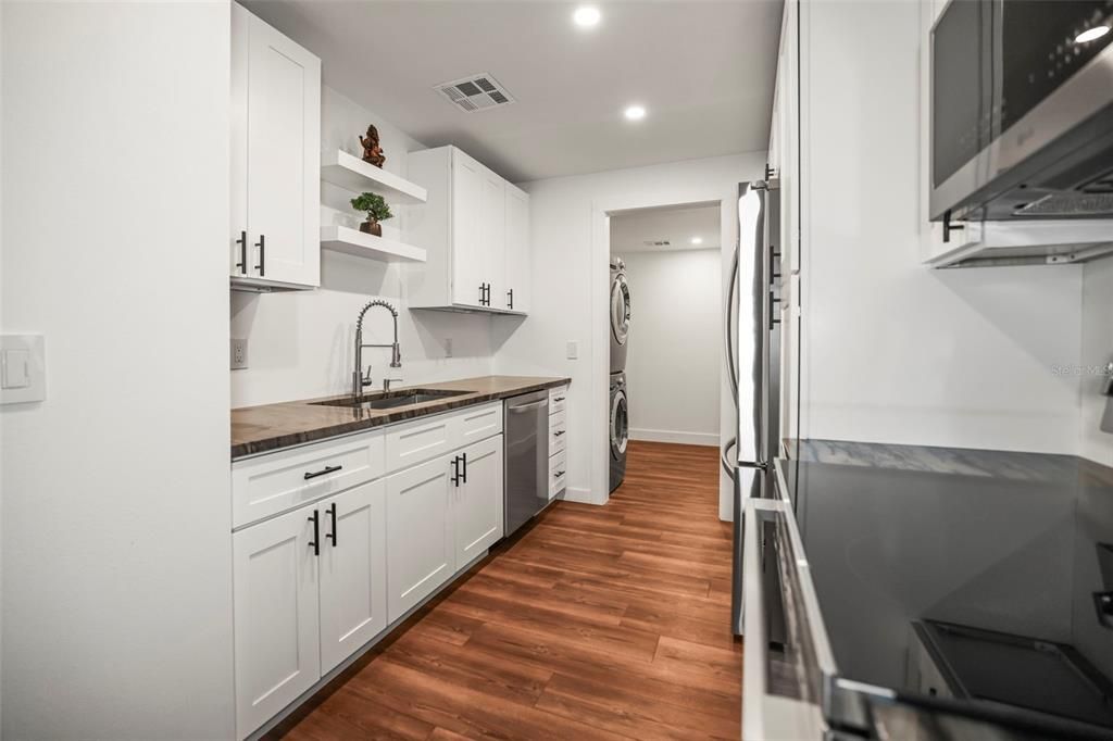 For Sale: $319,000 (3 beds, 1 baths, 804 Square Feet)