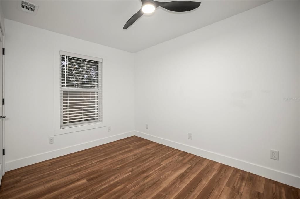 For Sale: $319,000 (3 beds, 1 baths, 804 Square Feet)