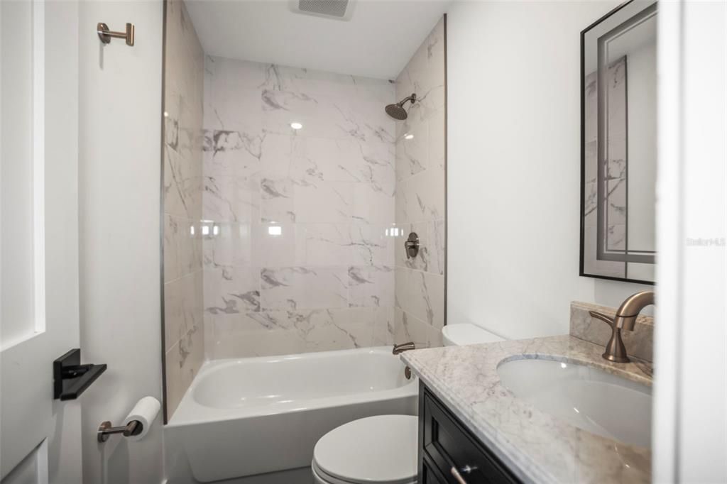 For Sale: $319,000 (3 beds, 1 baths, 804 Square Feet)