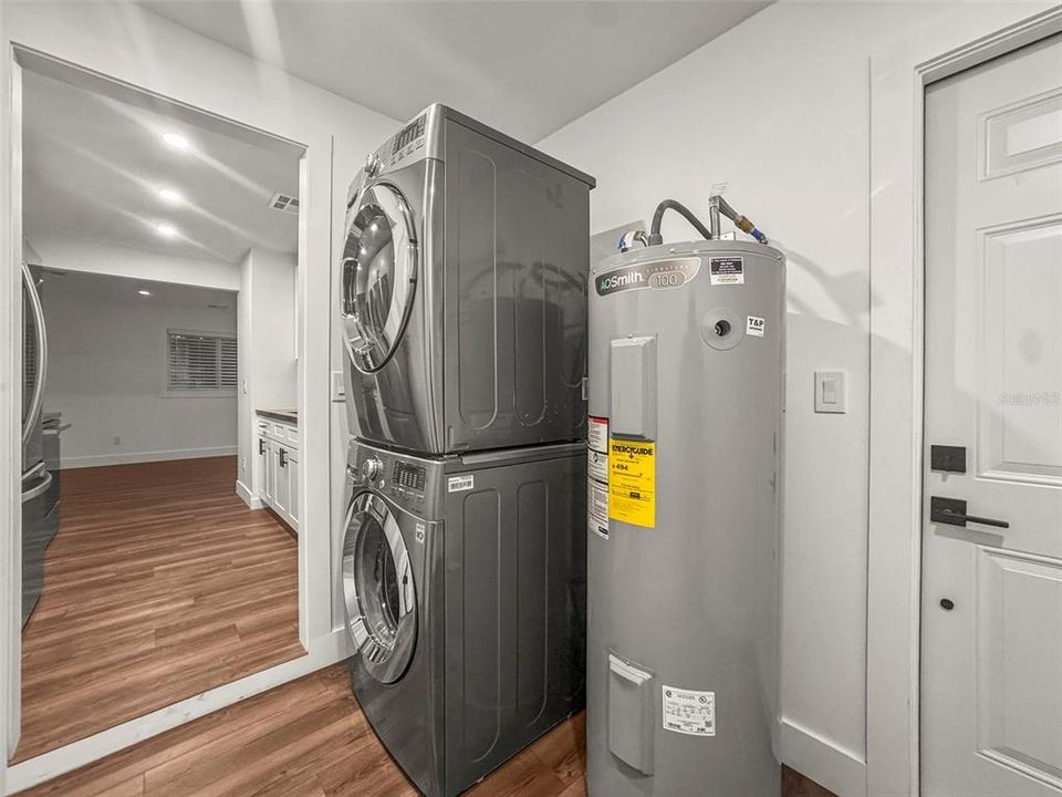 For Sale: $319,000 (3 beds, 1 baths, 804 Square Feet)