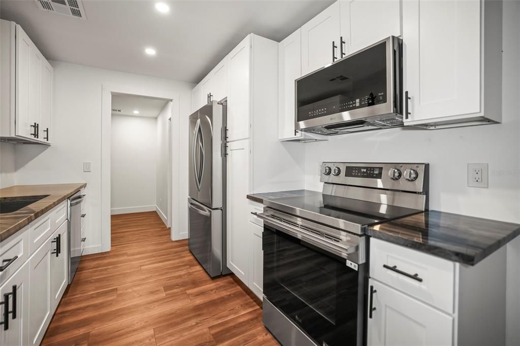 For Sale: $319,000 (3 beds, 1 baths, 804 Square Feet)