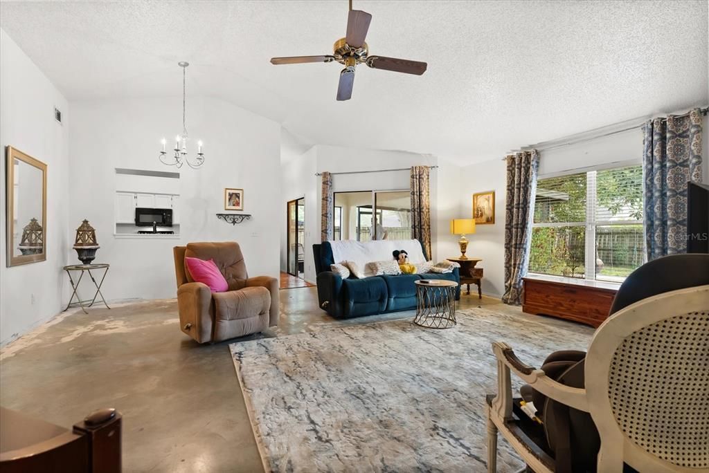 На продажу: $355,900 (3 спален, 2 ванн, 1343 Квадратных фут)