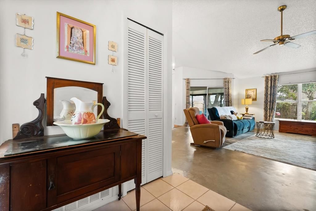 На продажу: $355,900 (3 спален, 2 ванн, 1343 Квадратных фут)